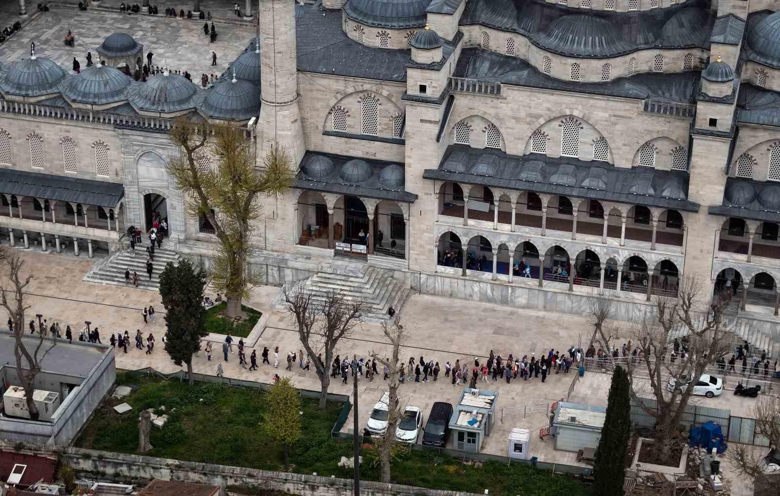 restorasyonu tamamlanan sultanahmet camiine ziyaretci akini 0 amVcXRJP