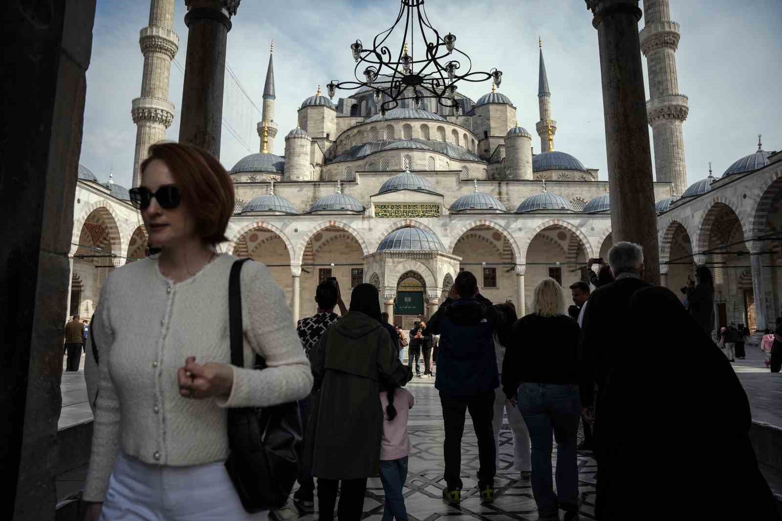 restorasyonu tamamlanan sultanahmet camiine ziyaretci akini 4 bds5EGAP