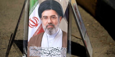 reuters-iran-dini-lideri-hamaneyin-yuzu-taninmaz-halde-VhN9Rmxq.jpg