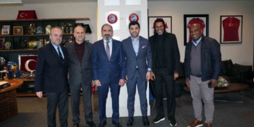 rigobert-song-baskan-haciosmanoglu-ve-baskan-vekili-otyakmazi-ziyaret-etti-dXfvWj3t.jpg