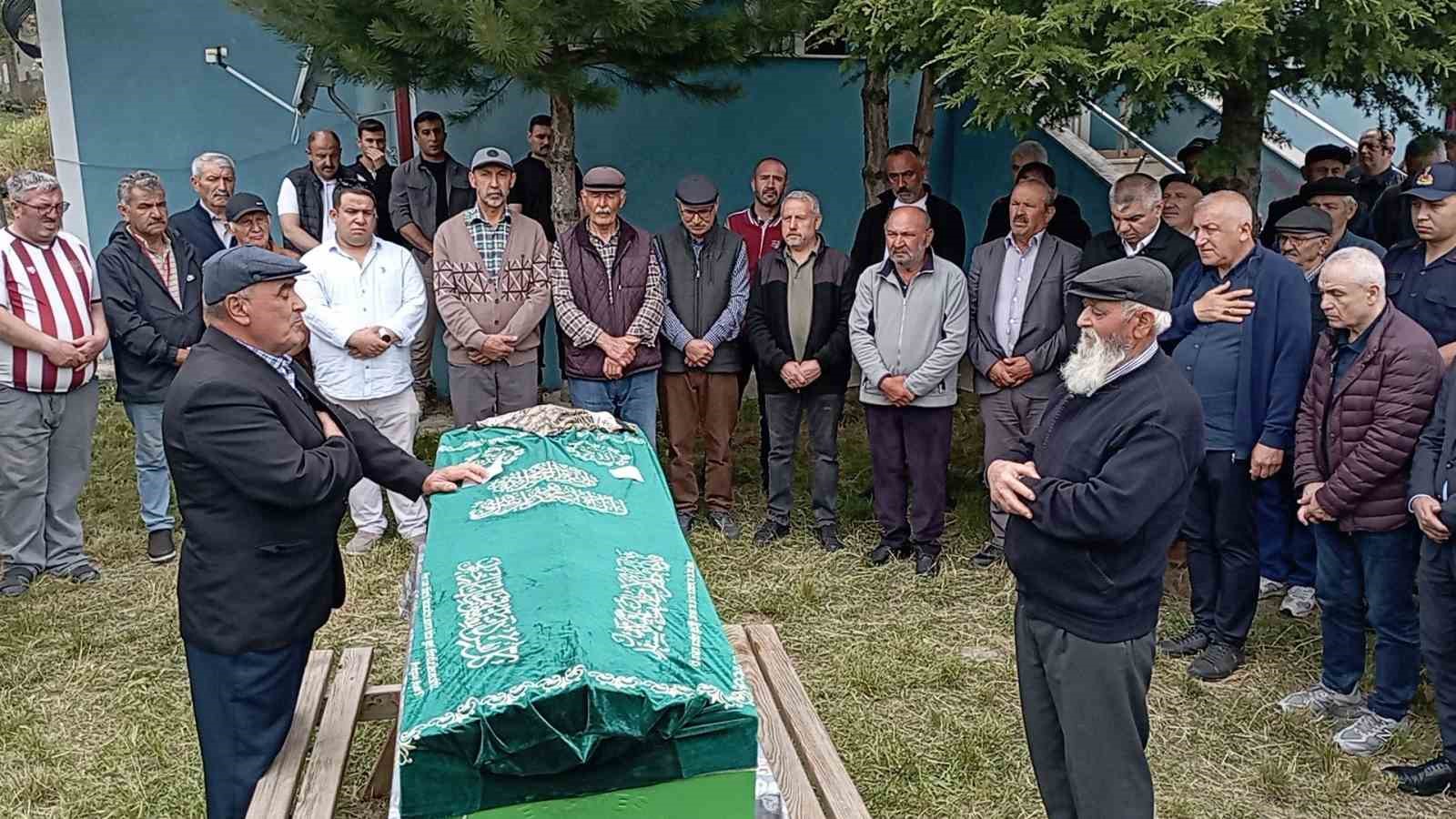 riza calimbayin annesi son yolculuguna ugurlandi 1 J9skzuNz