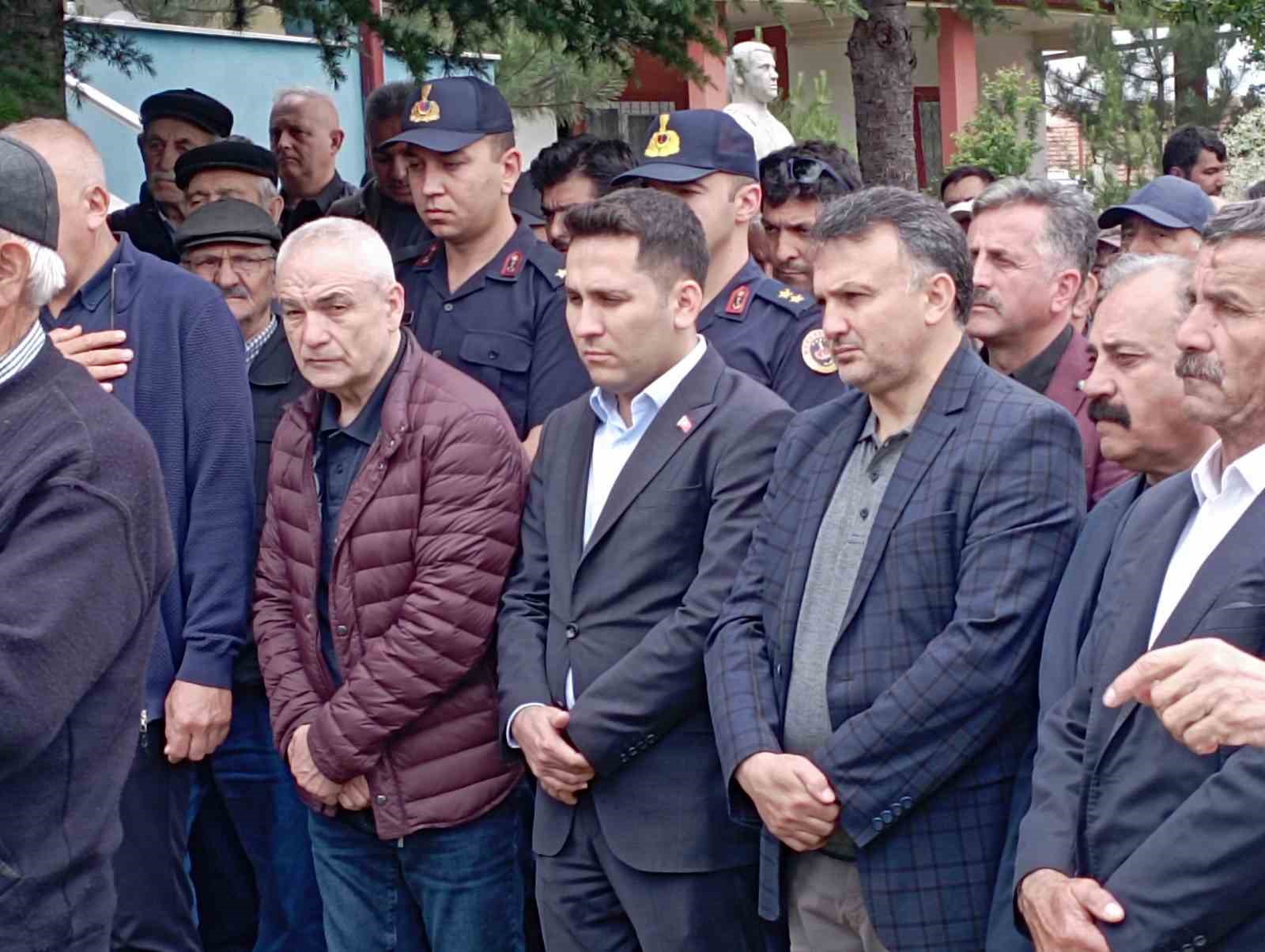 riza calimbayin annesi son yolculuguna ugurlandi 2