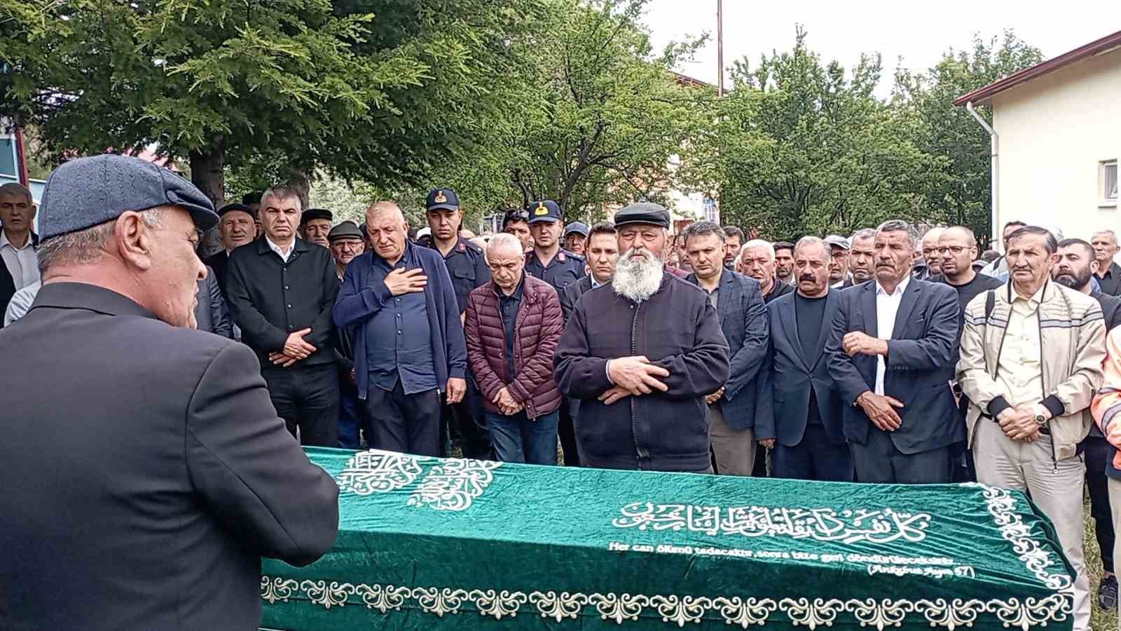 riza calimbayin annesi son yolculuguna ugurlandi 3 wdAiWe9A