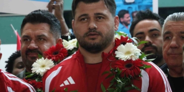 riza-kayaalp-ve-gures-milli-takimi-yurda-dondu-57XZR2cj.jpg