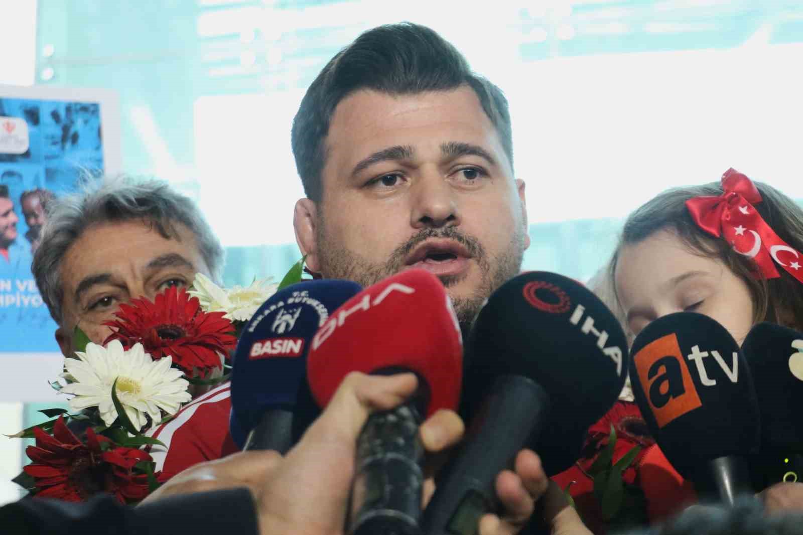 riza kayaalp ve gures milli takimi yurda dondu 7