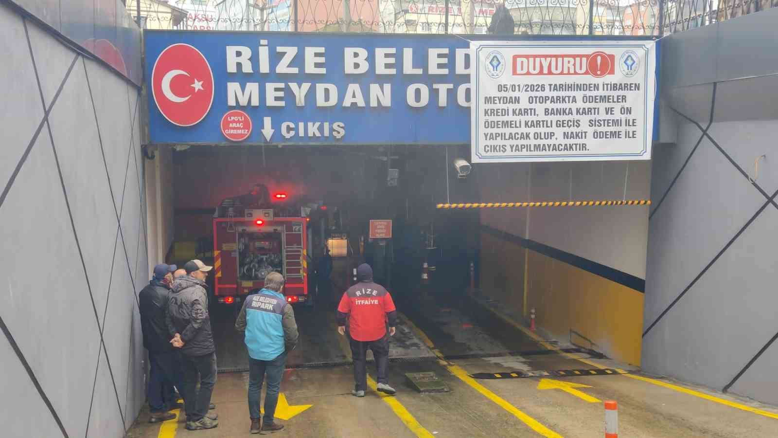 rize kent meydanindaki otoparkta yangin panigi 1 Vt1IrEtD
