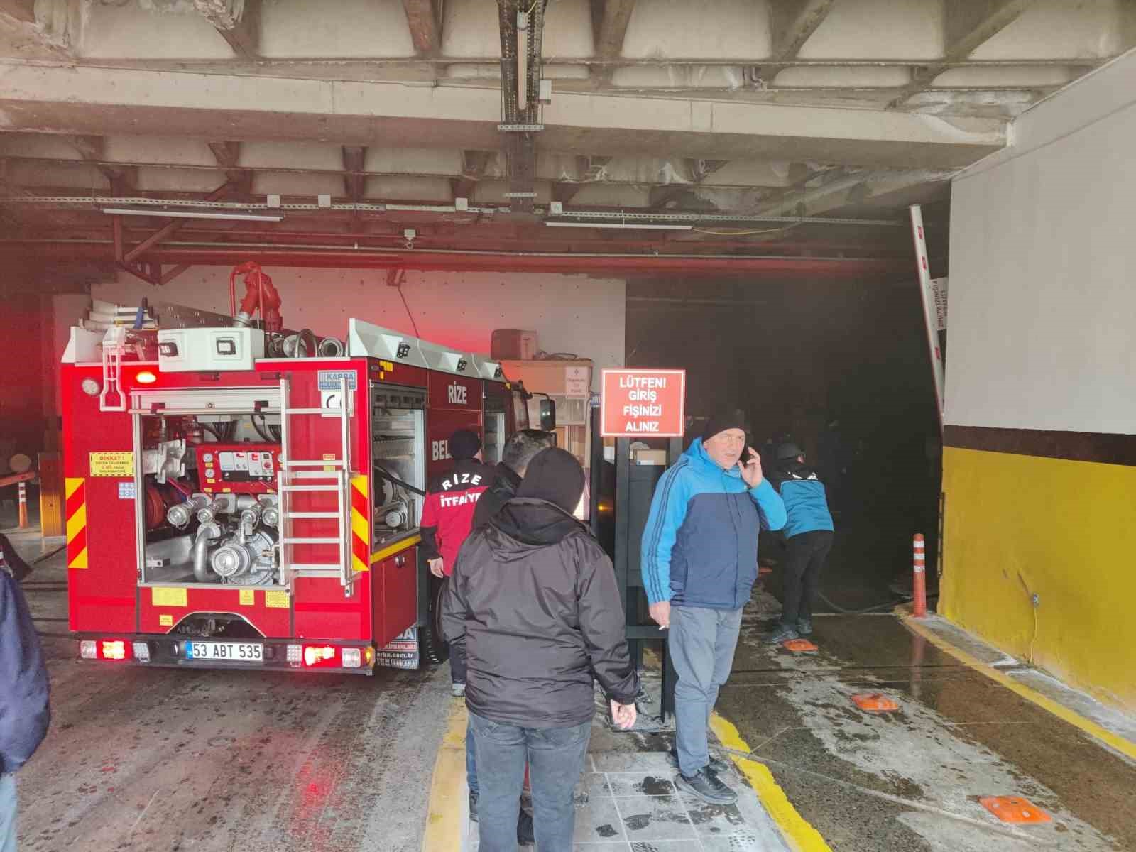 rize kent meydanindaki otoparkta yangin panigi 2 br4Es1eP