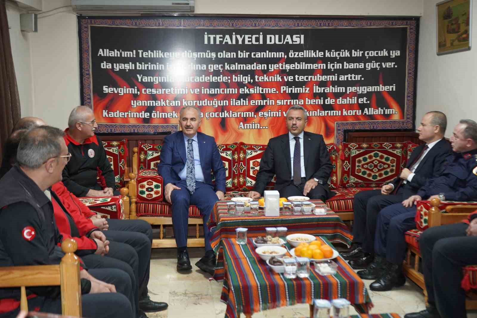 Rize protokolünden yeni yıla çalışarak girenlere ziyaret 11 rize protokolunden yeni yila calisarak girenlere ziyaret 7 Tss6csNM