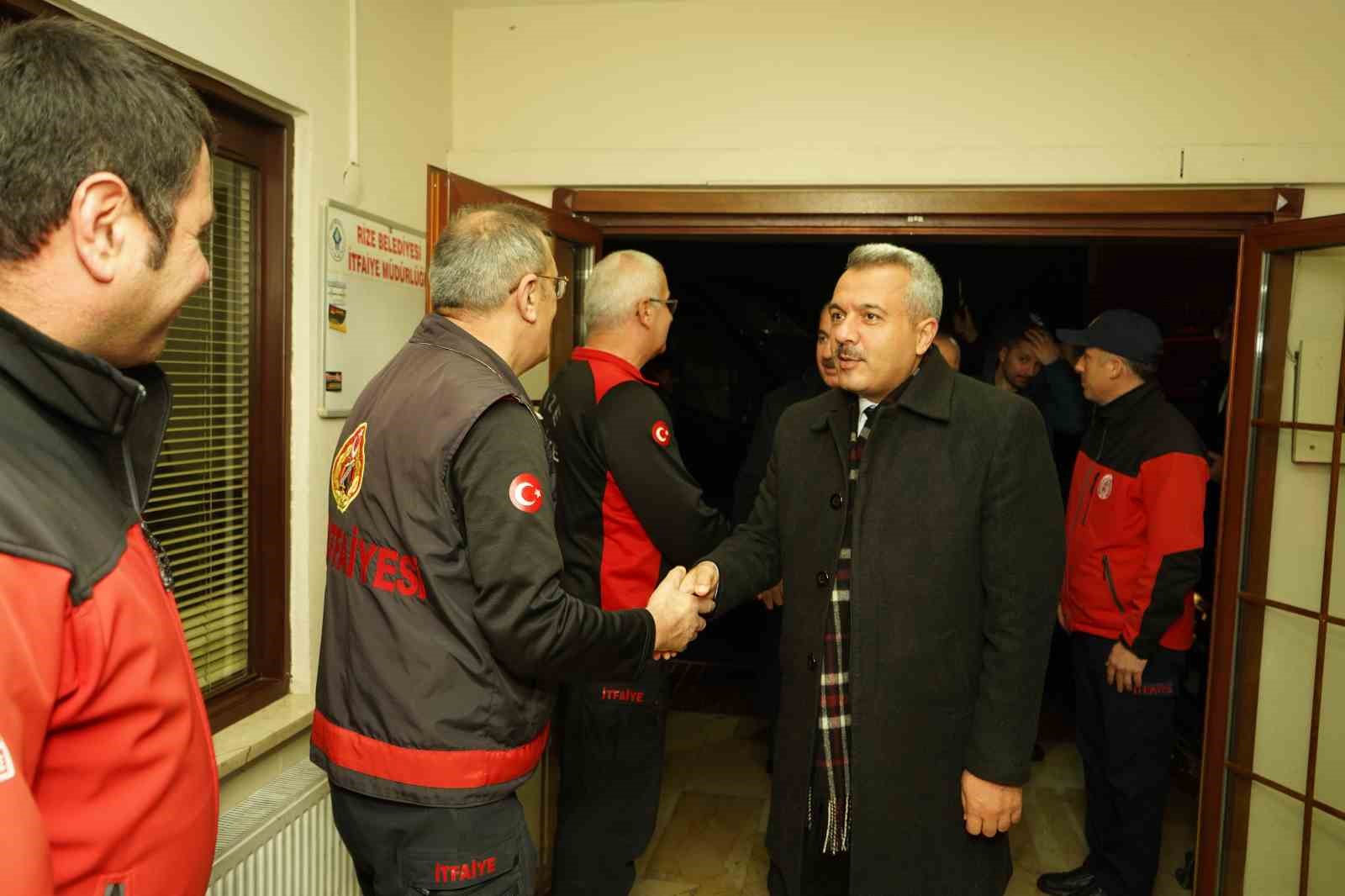 Rize protokolünden yeni yıla çalışarak girenlere ziyaret 12 rize protokolunden yeni yila calisarak girenlere ziyaret 8