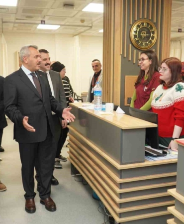 rize-protokolunden-yeni-yila-calisarak-girenlere-ziyaret-gASBtUye.jpg