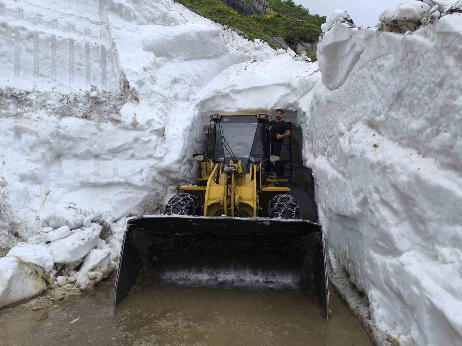 rize yaylalarinda karla mucadele temmuz ayinda da devam ediyor 2 3PpNkFET