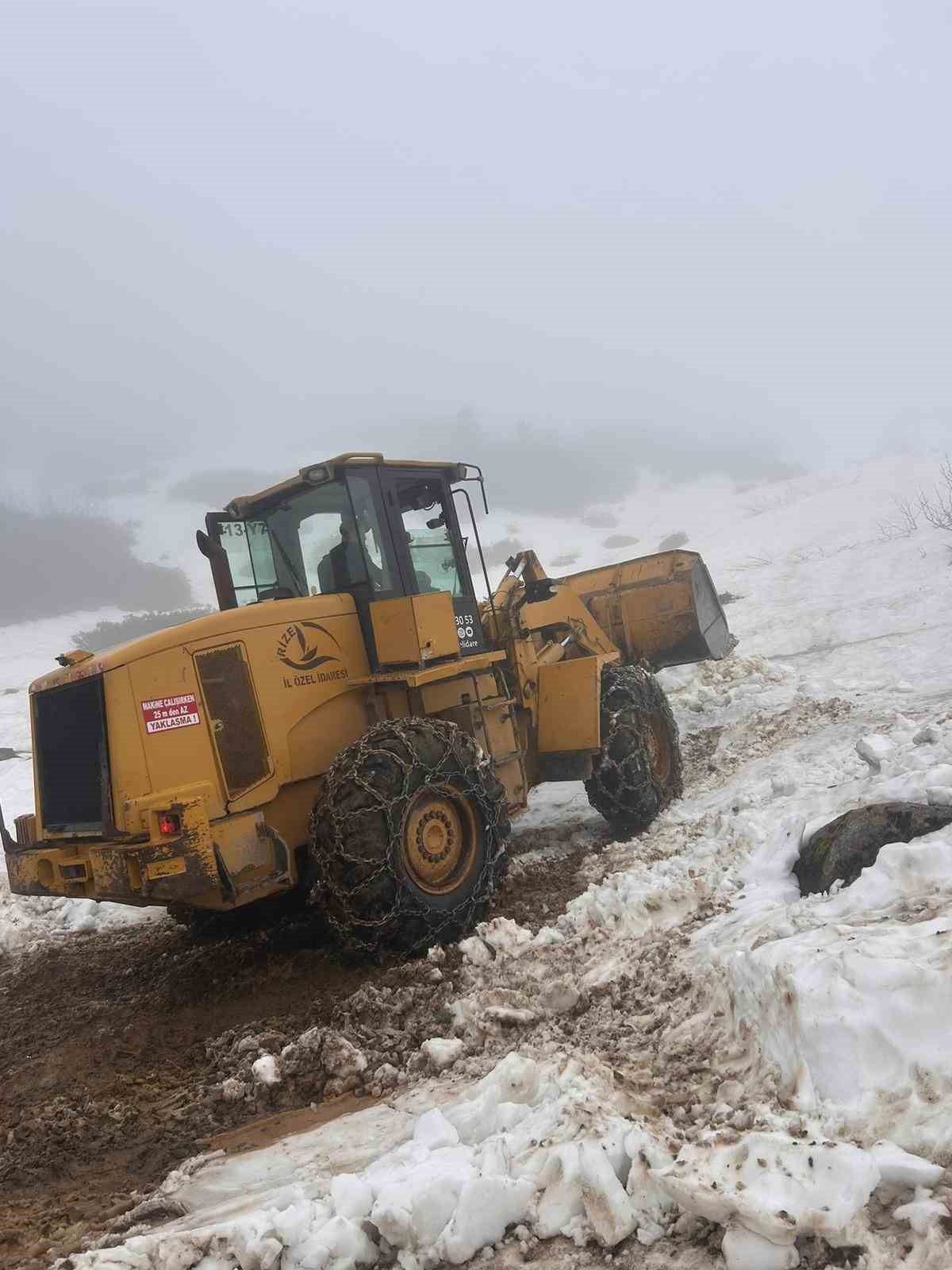 rize yaylalarinda karla mucadele temmuz ayinda da devam ediyor 3 kUbwphNf