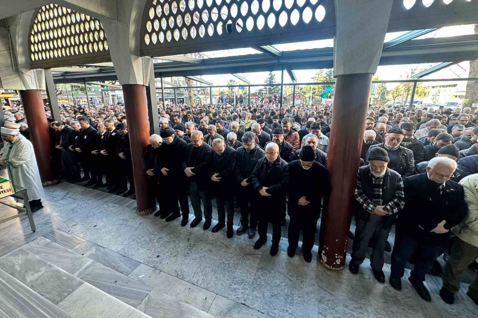 rizede 10 kattan duserek hayatini kaybeden akademisyen son yolculuguna ugurlandi 1 J1Mk1YlG