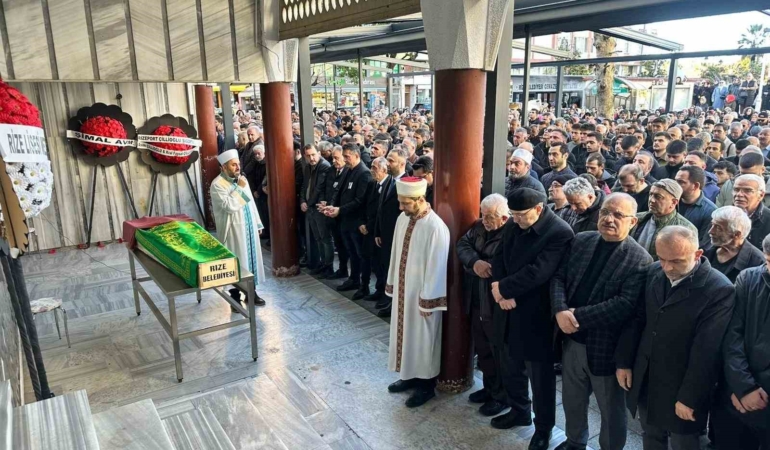 rizede-10-kattan-duserek-hayatini-kaybeden-akademisyen-son-yolculuguna-ugurlandi-1FhuHUHs.jpg