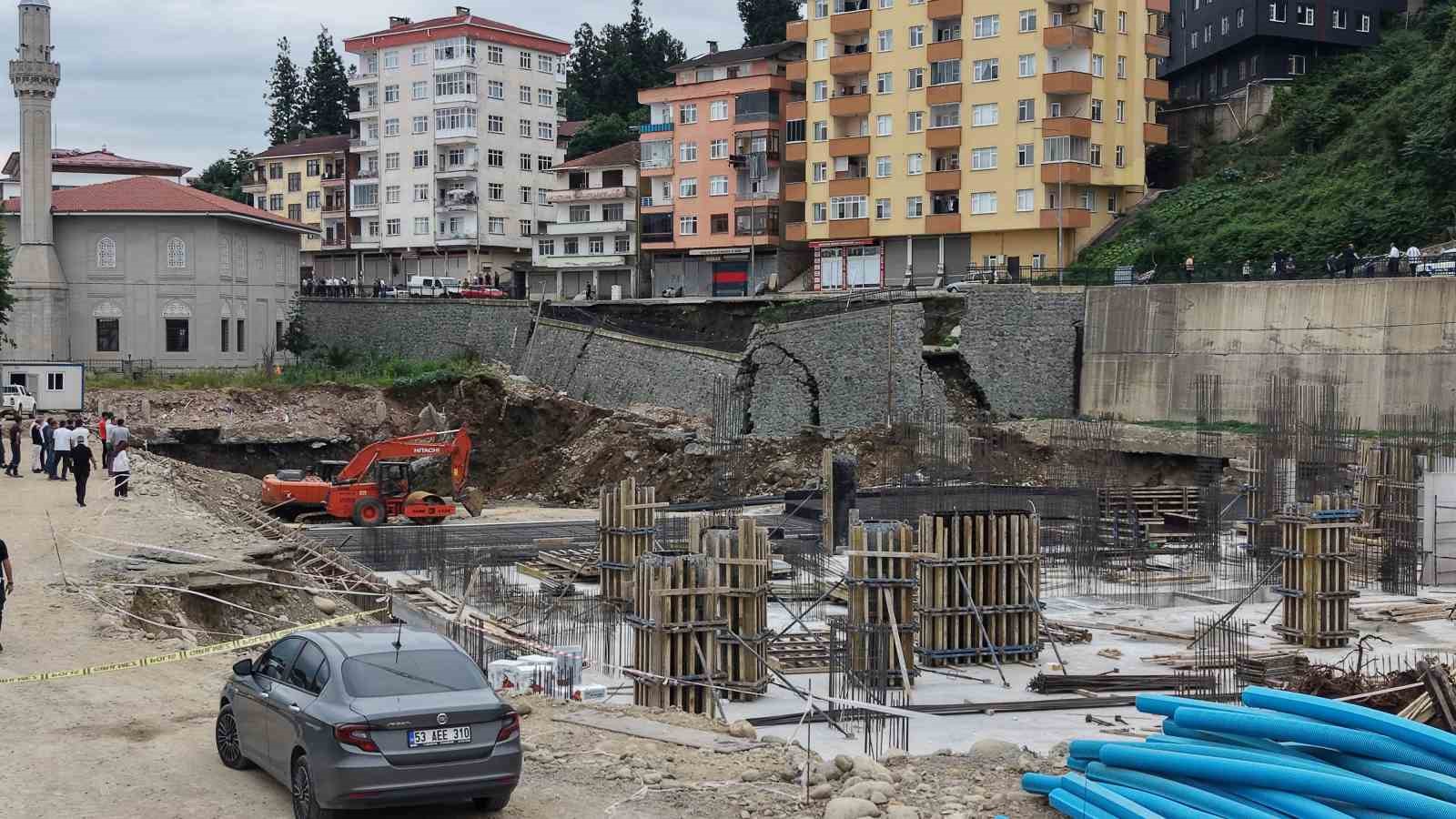 rizede 2 binanin tahliyesine olan gocuk havadan goruntulendi 0 mEPfjngI