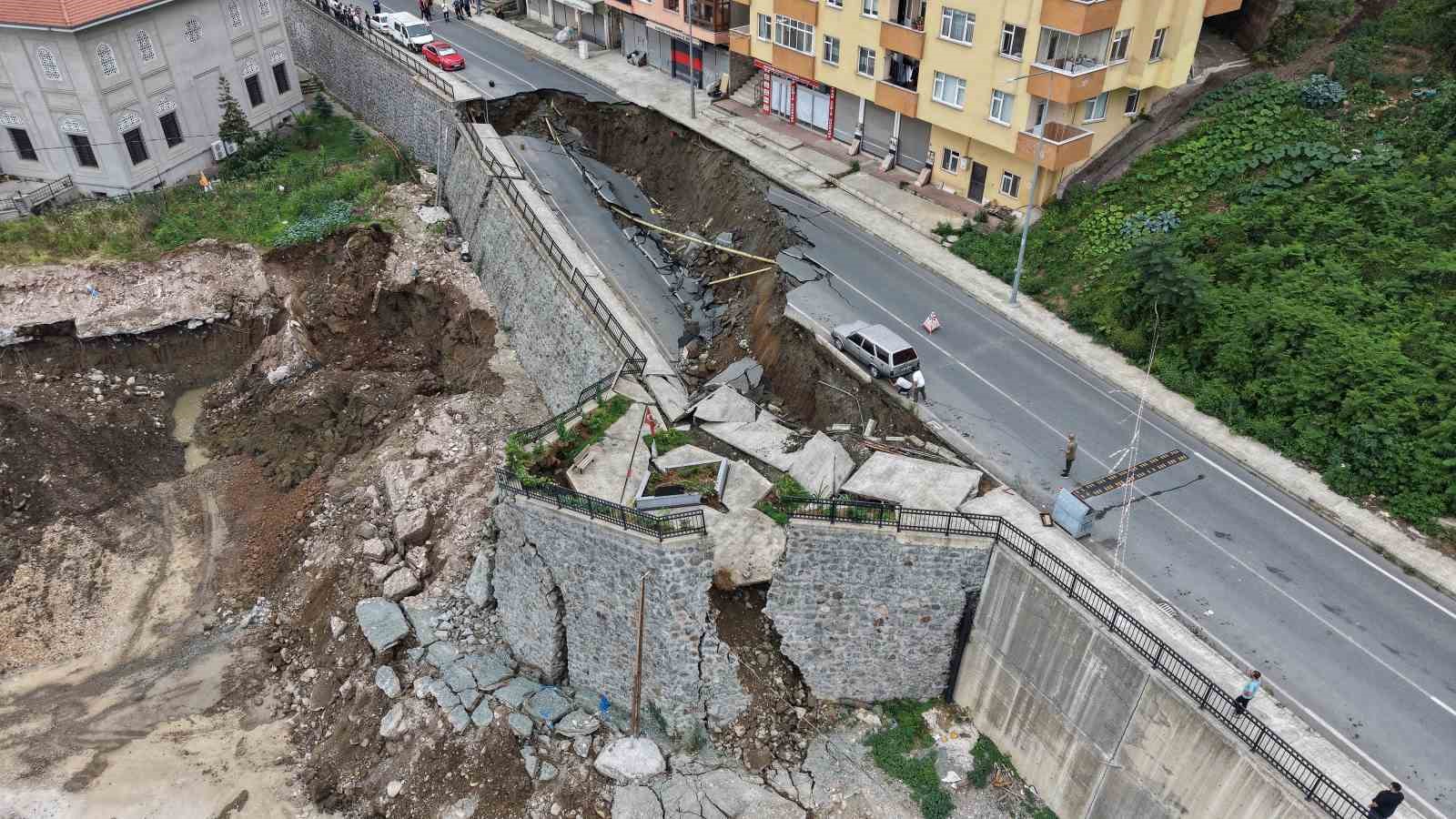 rizede 2 binanin tahliyesine olan gocuk havadan goruntulendi 1 v7Qm3C1V