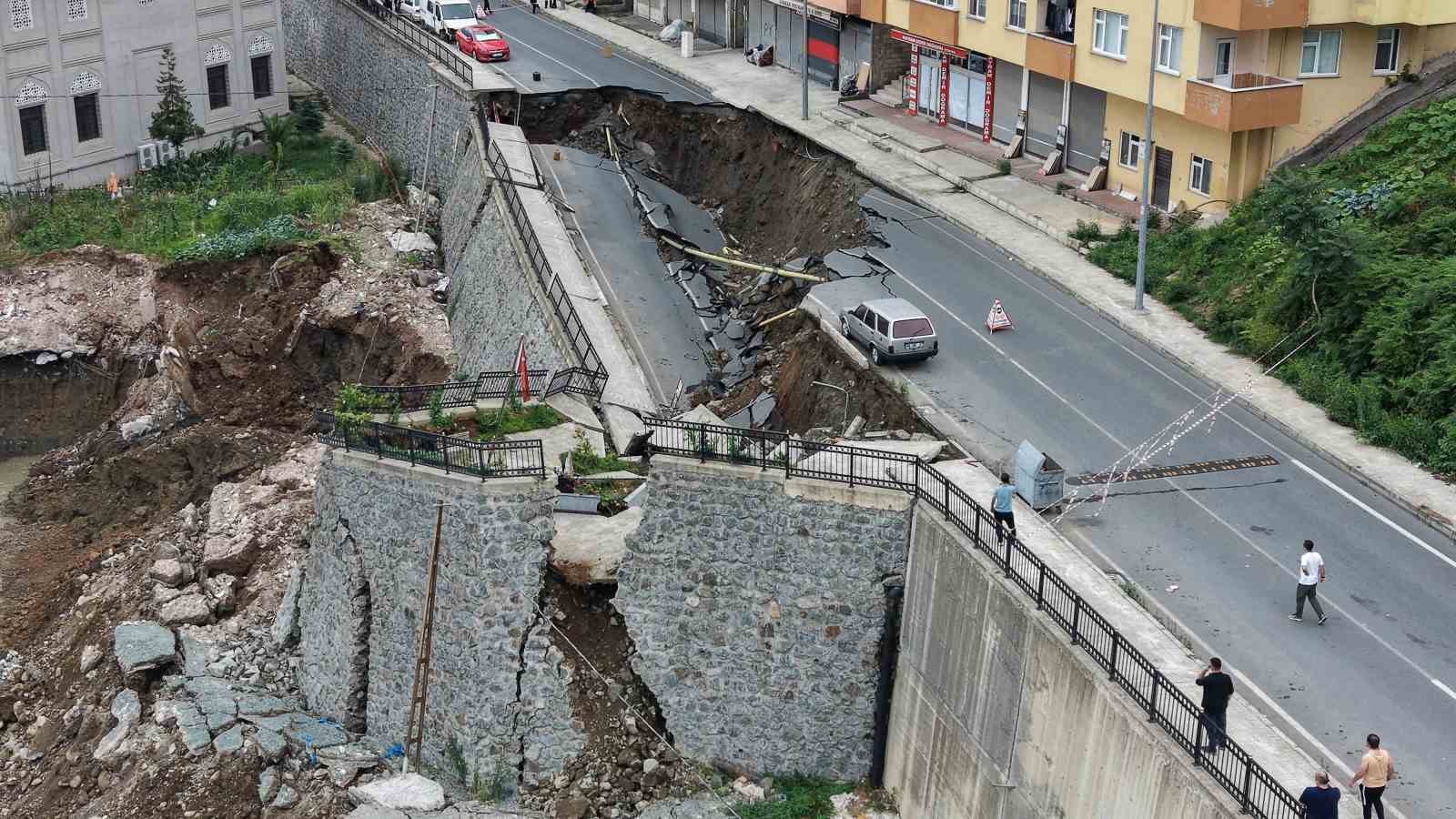 rizede 2 binanin tahliyesine olan gocuk havadan goruntulendi 3 yJJQdjWB