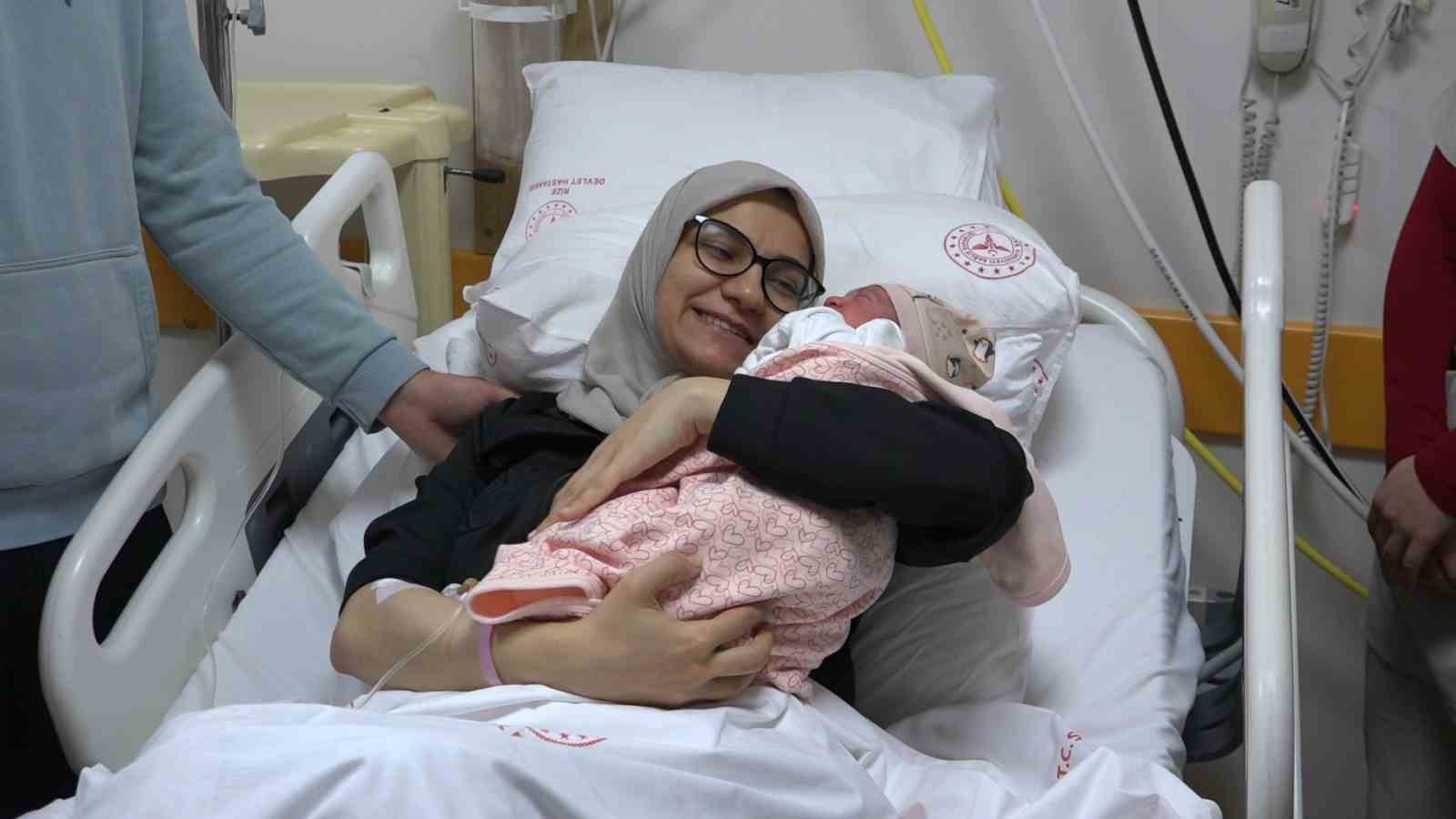 rizede 2026 yilinin ilk bebegi elif bilge oldu 3