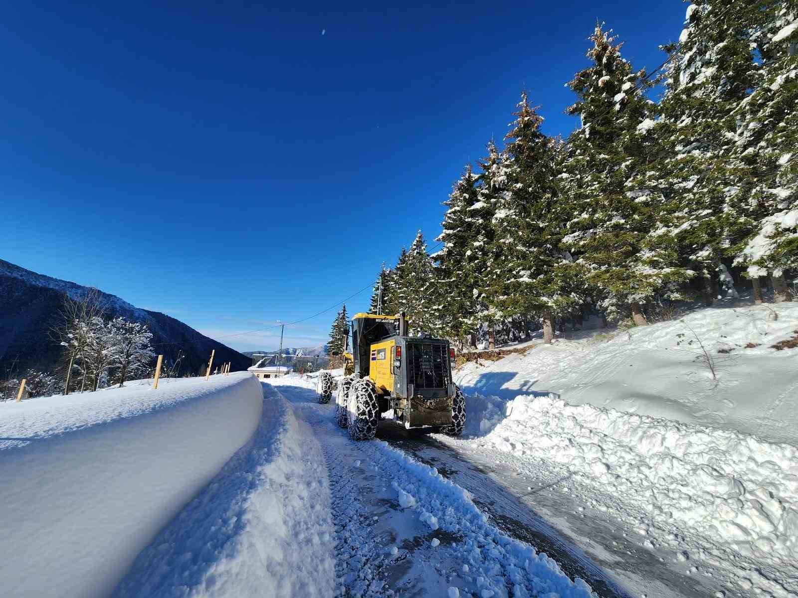 Rize’de 206 köy yolu kar nedeniyle ulaşıma kapandı 5 rizede 206 koy yolu kar nedeniyle ulasima kapandi 1 WqqqIkhq