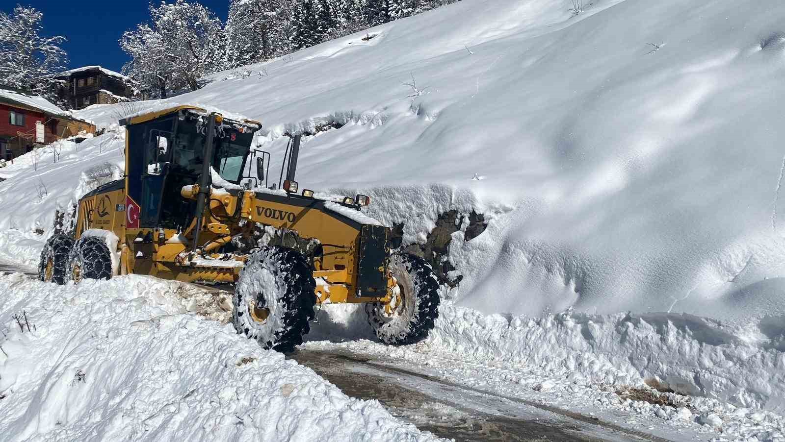 Rize’de 206 köy yolu kar nedeniyle ulaşıma kapandı 6 rizede 206 koy yolu kar nedeniyle ulasima kapandi 2 epfldeby