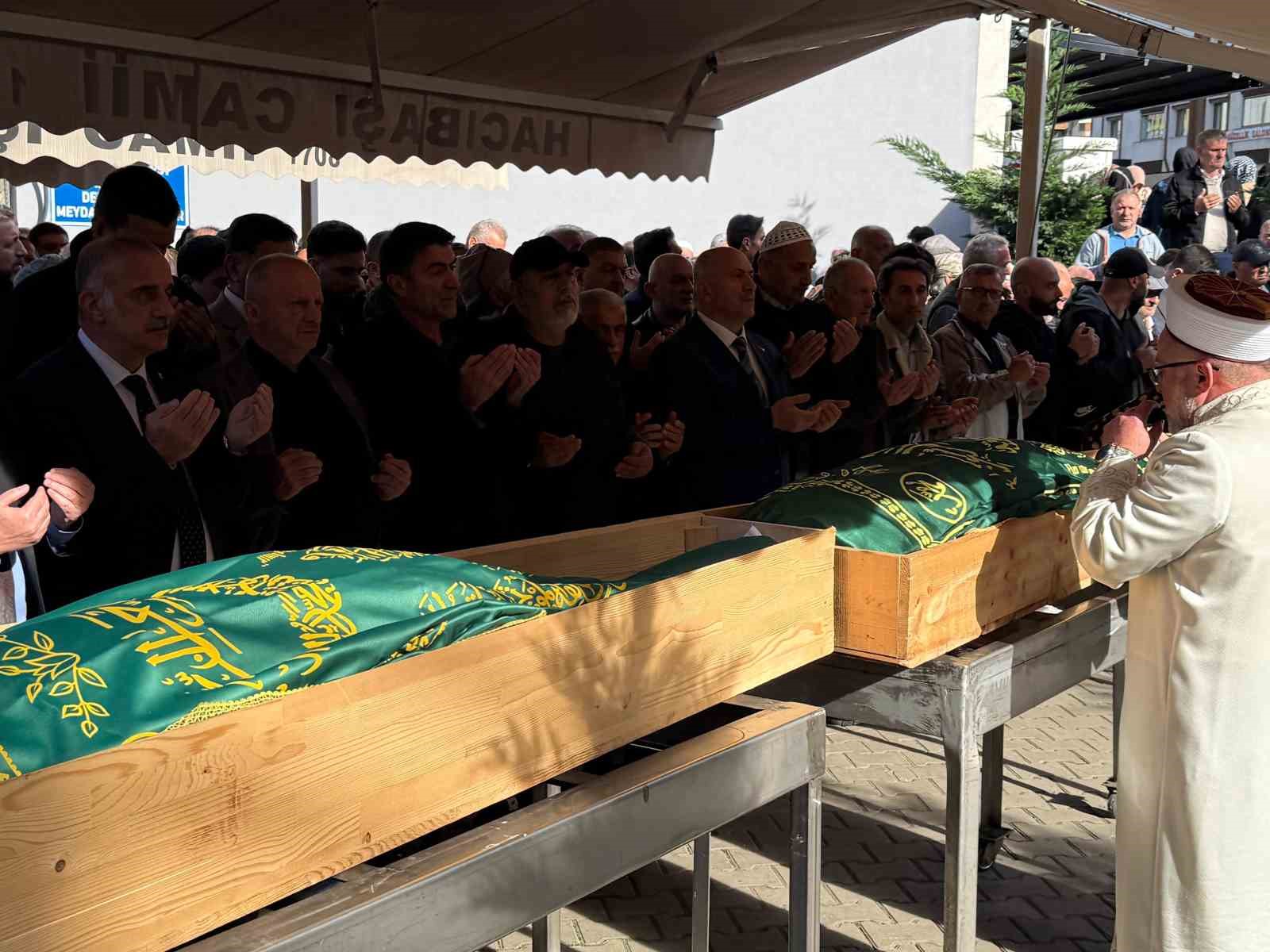 rizede ahsap yapinin uzerlerine dusmesi sonucu olen 2 kisi topraga verildi 2 gY8a9qr8