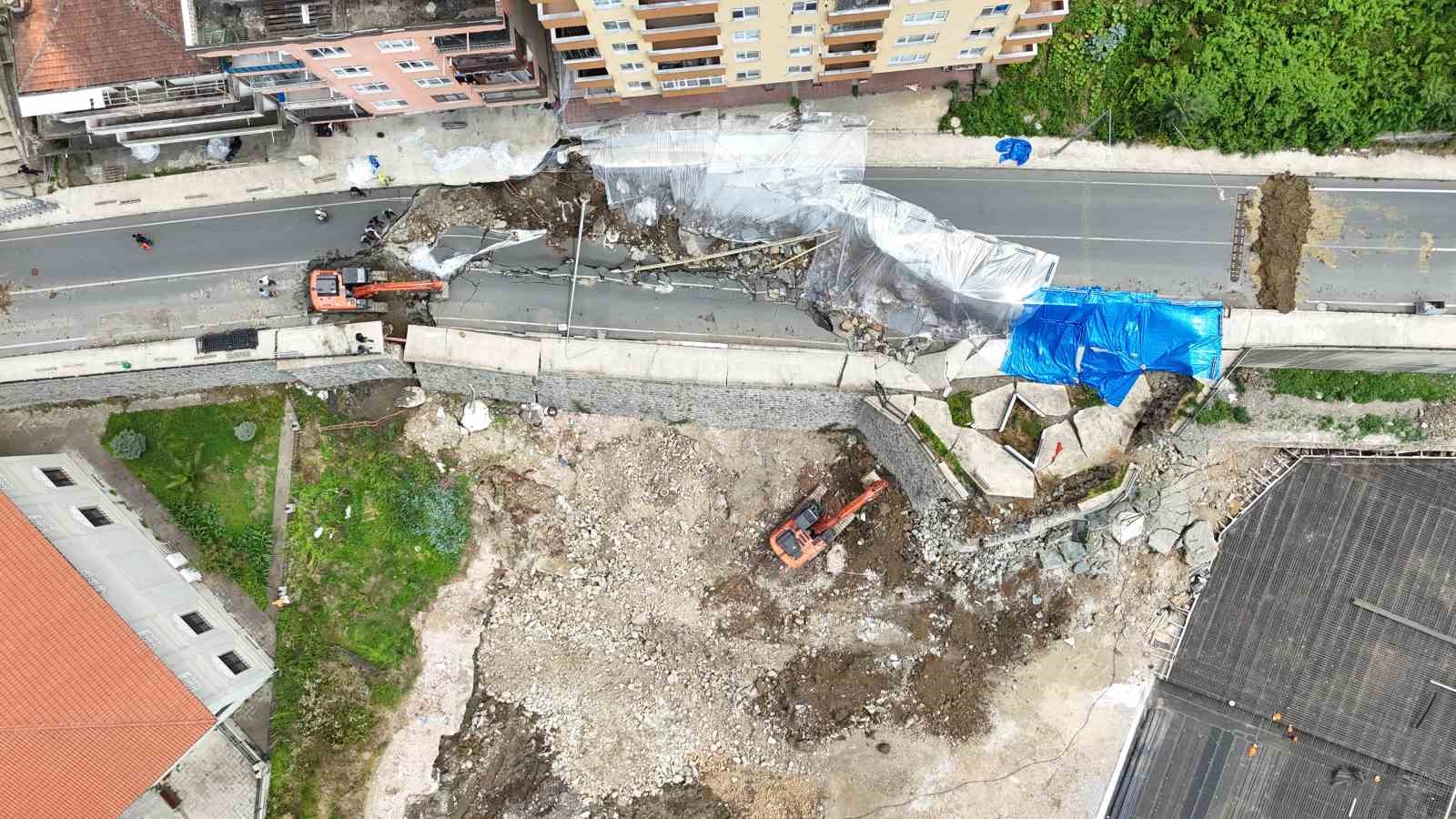 Rize’de çöken yolla ilgili tahliye edilen bina sakinleri "Biz uyarmıştık" dedi 7 rizede coken yolla ilgili tahliye edilen bina sakinleri biz uyarmistik dedi 3 C1Y5d1hf