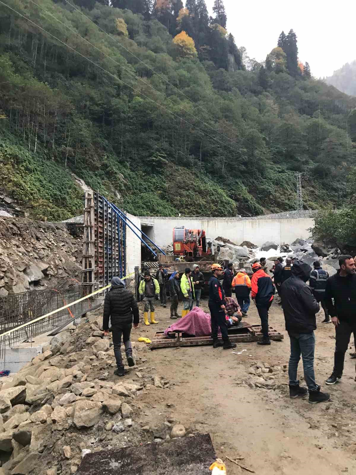 Rize’de duvar inşaatında kalıp çöktü: 5 işçi yaralı 4 rizede duvar insaatinda kalip coktu 5 isci yarali 0