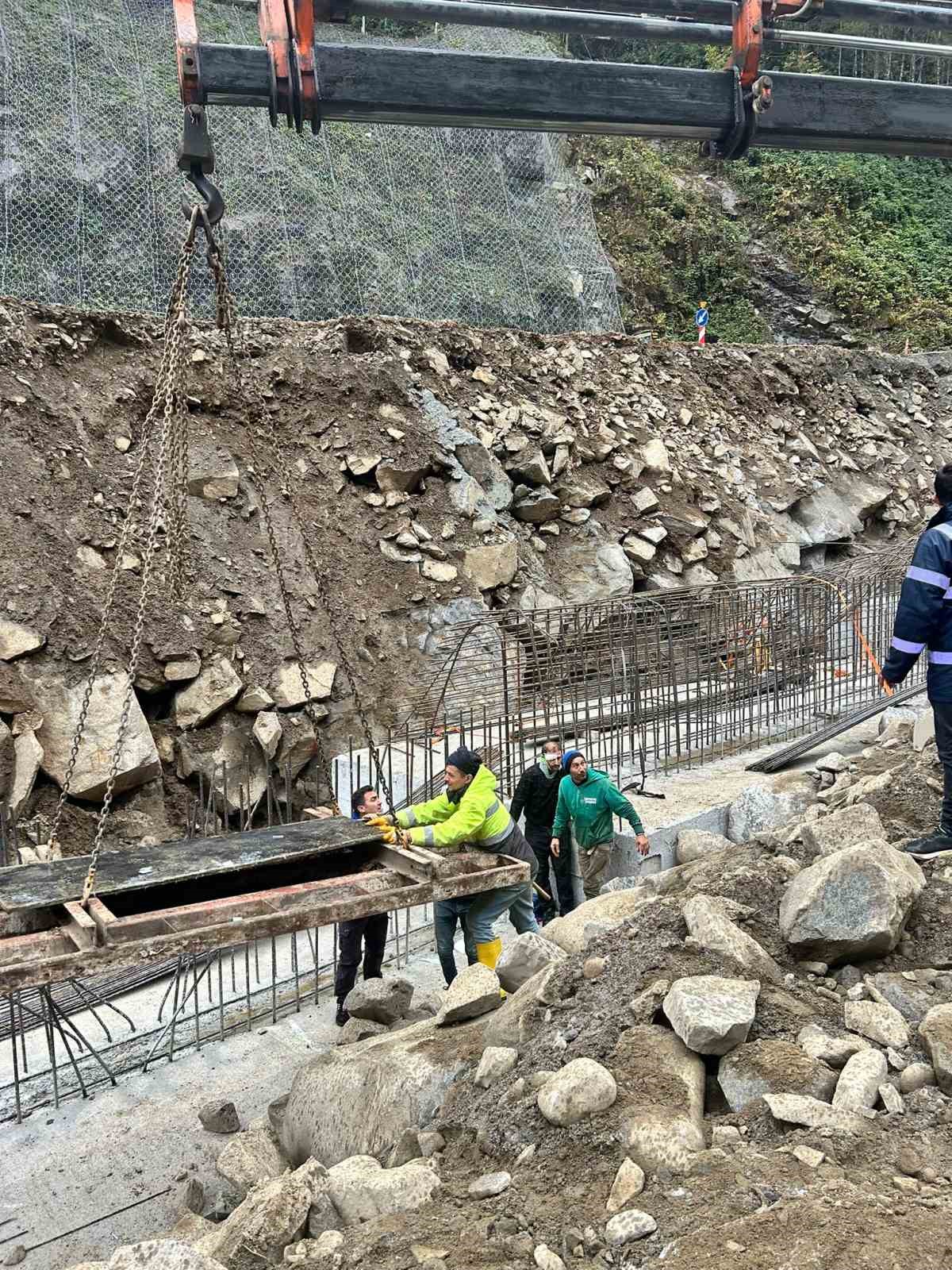 Rize’de duvar inşaatında kalıp çöktü: 5 işçi yaralı 7 rizede duvar insaatinda kalip coktu 5 isci yarali 3 GnHuq59F