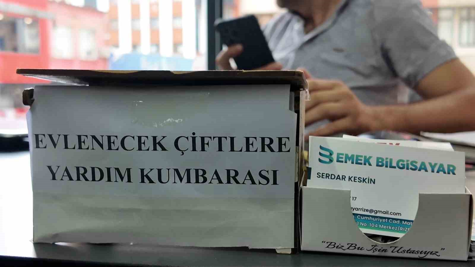 Rize’de esnaftan yeni evlenecek çiftlere "Kumbara" desteği 5 rizede esnaftan yeni evlenecek ciftlere kumbara destegi 1 Y9mDDezl