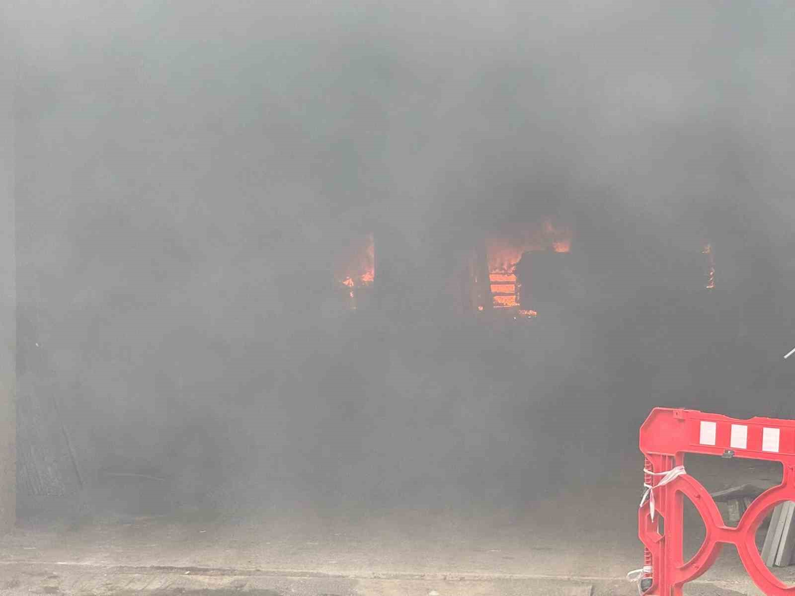 Rize’de inşaat alanında yangın 4 rizede insaat alaninda yangin 0 n5tzbatF