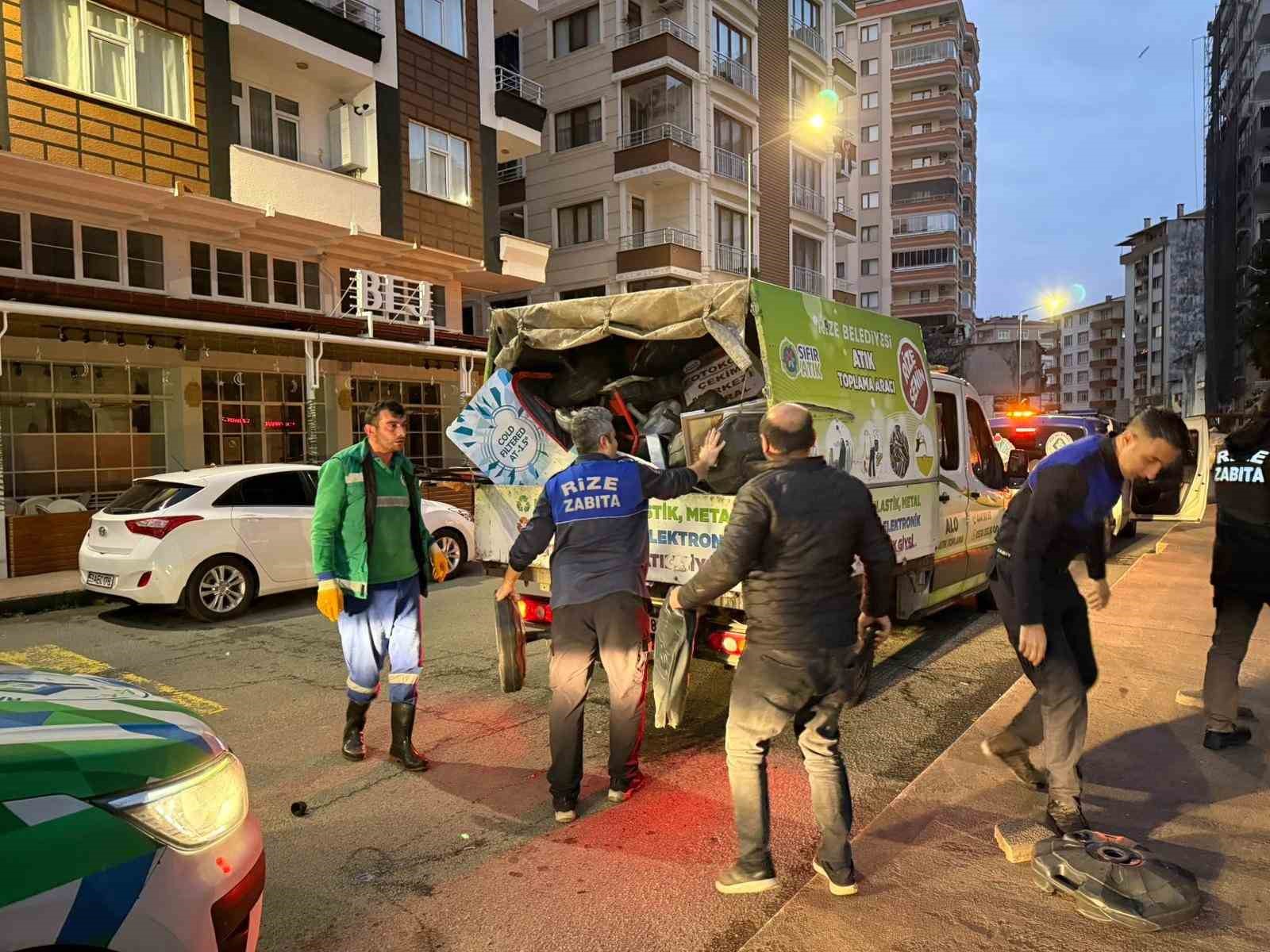 rizede kaldirim isgallerine yonelik reklam operasyonu 1 aRfIccY4