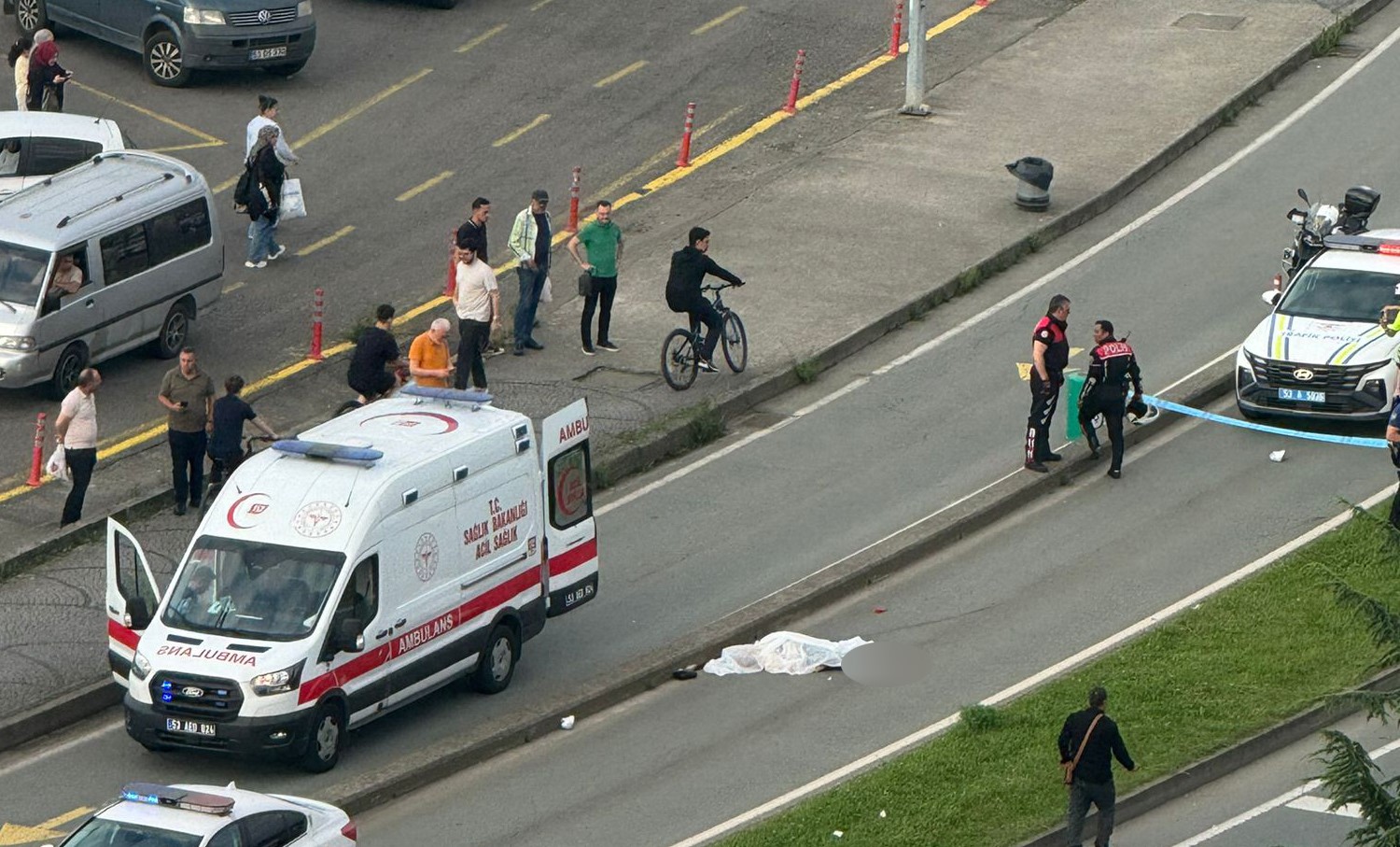 rizede kamyonetin carpip kactigi kadin hayatini kaybetti 0 OXqmNtPJ