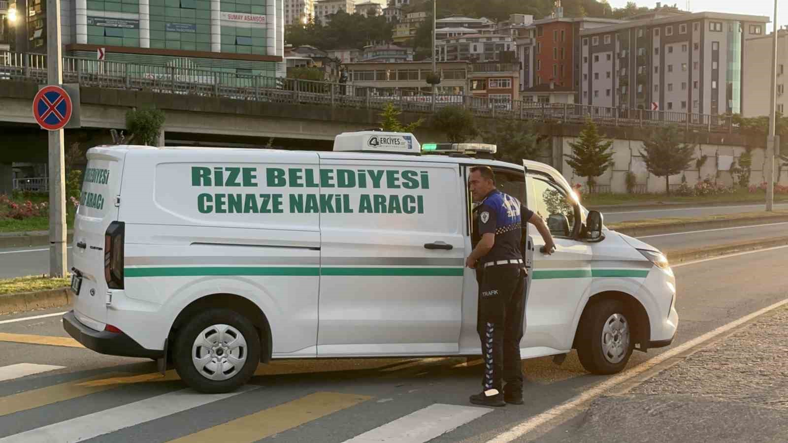rizede kamyonetin carpip kactigi kadin hayatini kaybetti 2 Vmd1qqaD