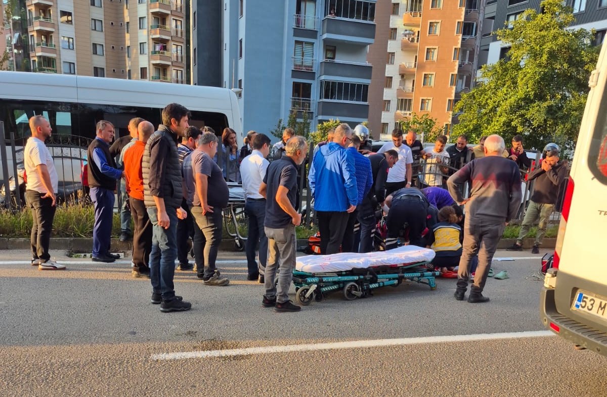Rize’de kamyonetin çarptığı paramedik ağır yaralandı 4 rizede kamyonetin carptigi paramedik agir yaralandi 0 i8crnDhV