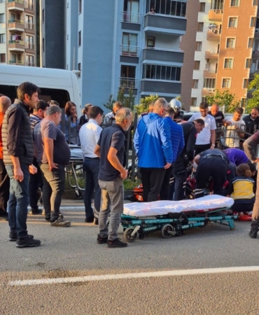 rizede-kamyonetin-carptigi-paramedik-agir-yaralandi-bD7TsN8a.jpg