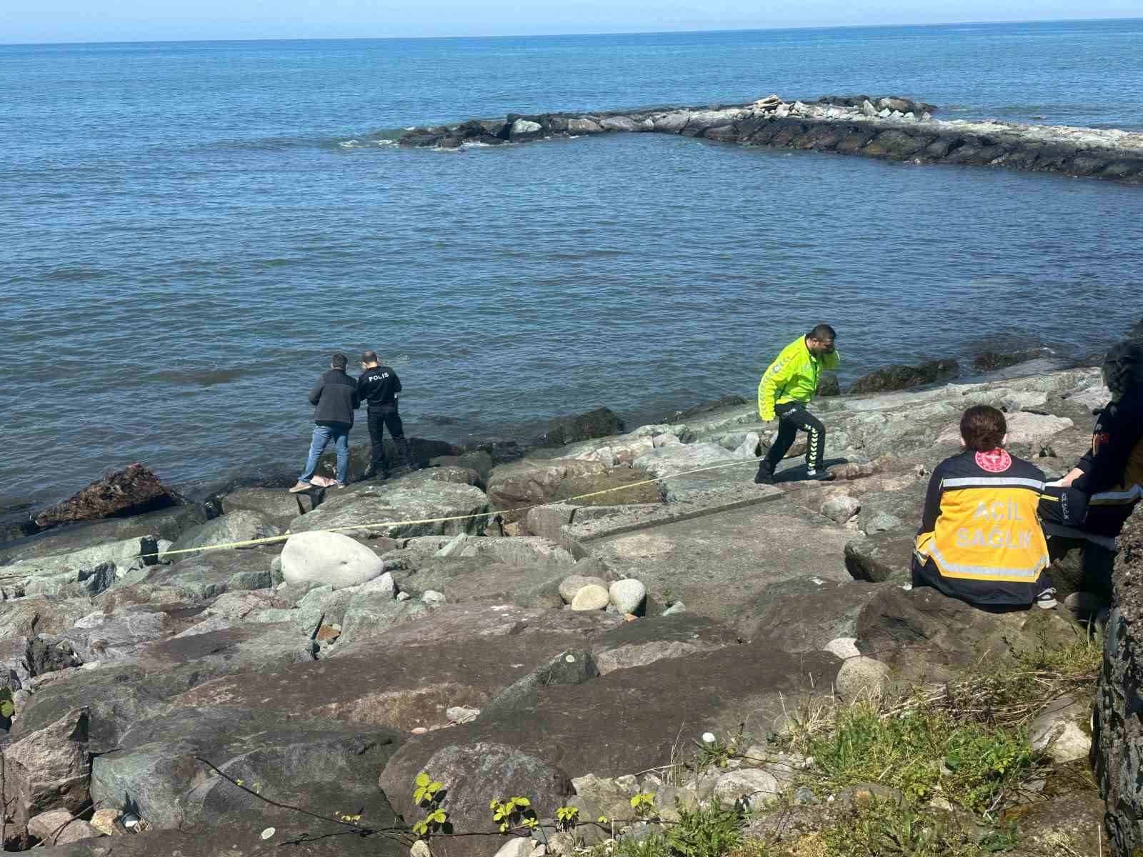 rizede kiyiya vuran erkek cesedi bulundu 0 yLZDg7vc