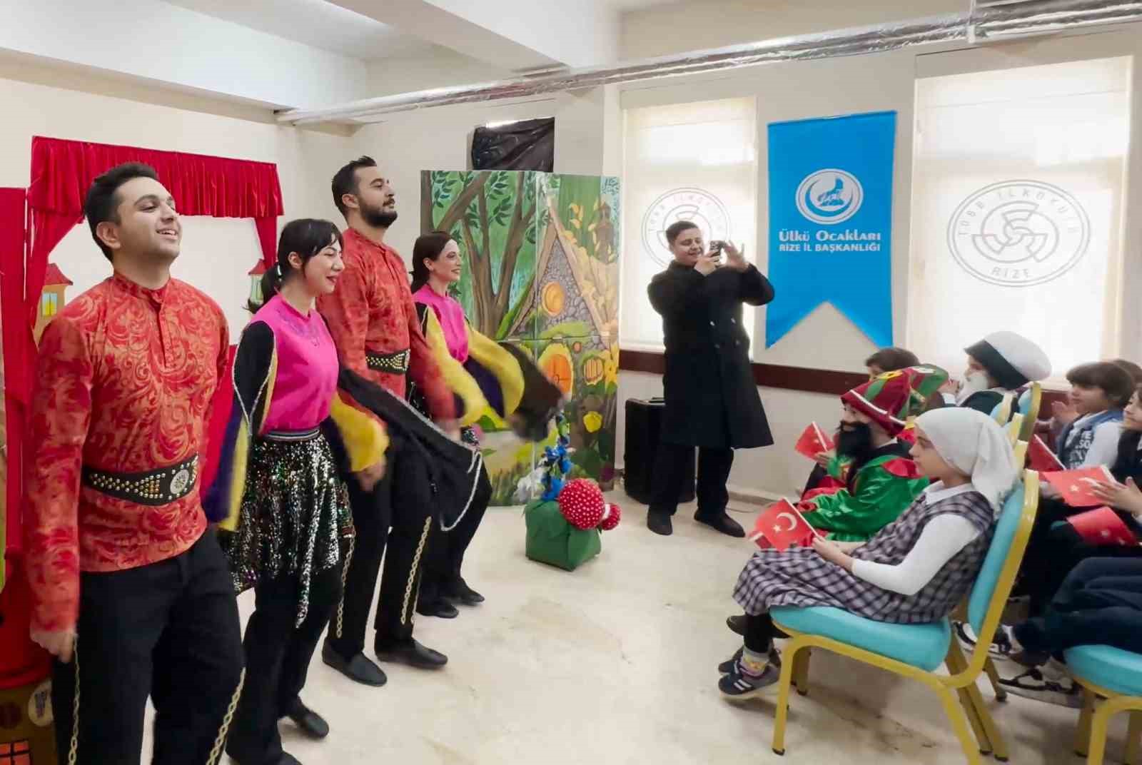 rizede ogrencilere karagoz ve hacivat gosterisi 2 IIe2K7Ue