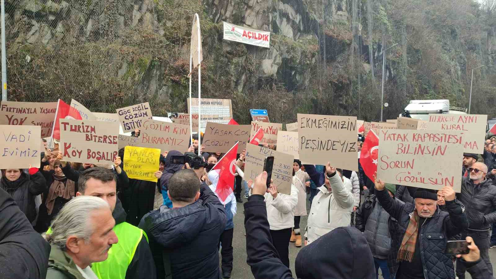 rizede ruhsatsiz turizm isletmecilerinden yikmayin protestosu 3 trnMikqs