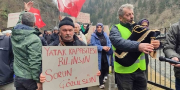 rizede-ruhsatsiz-turizm-isletmecilerinden-yikmayin-protestosu-VytaAgRB.jpg