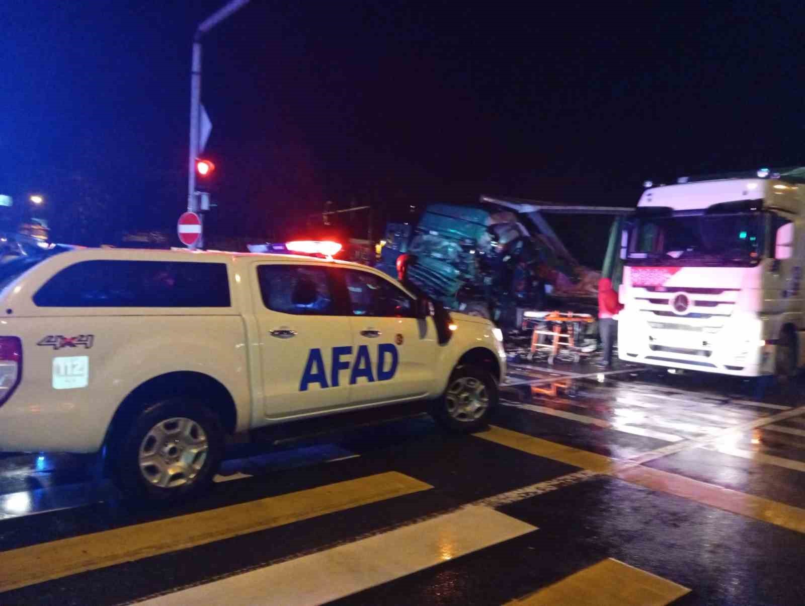 Rize’de tır kazası: 1 yaralı 5 rizede tir kazasi 1 yarali 1 7VsQAVY7