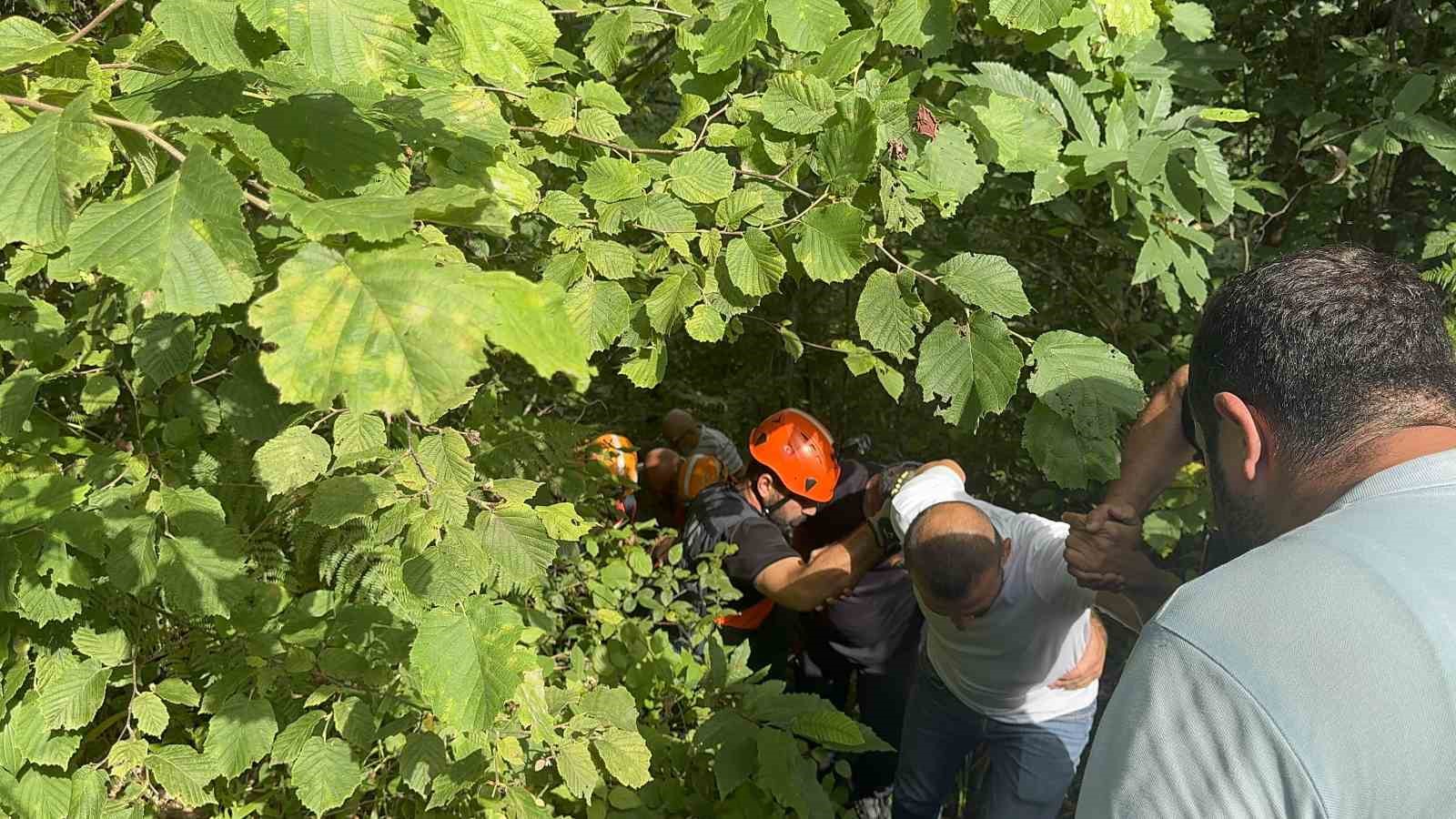 rizede ucuruma yuvarlanan is makinesinin operatoru yaralandi 1 qbukCMug