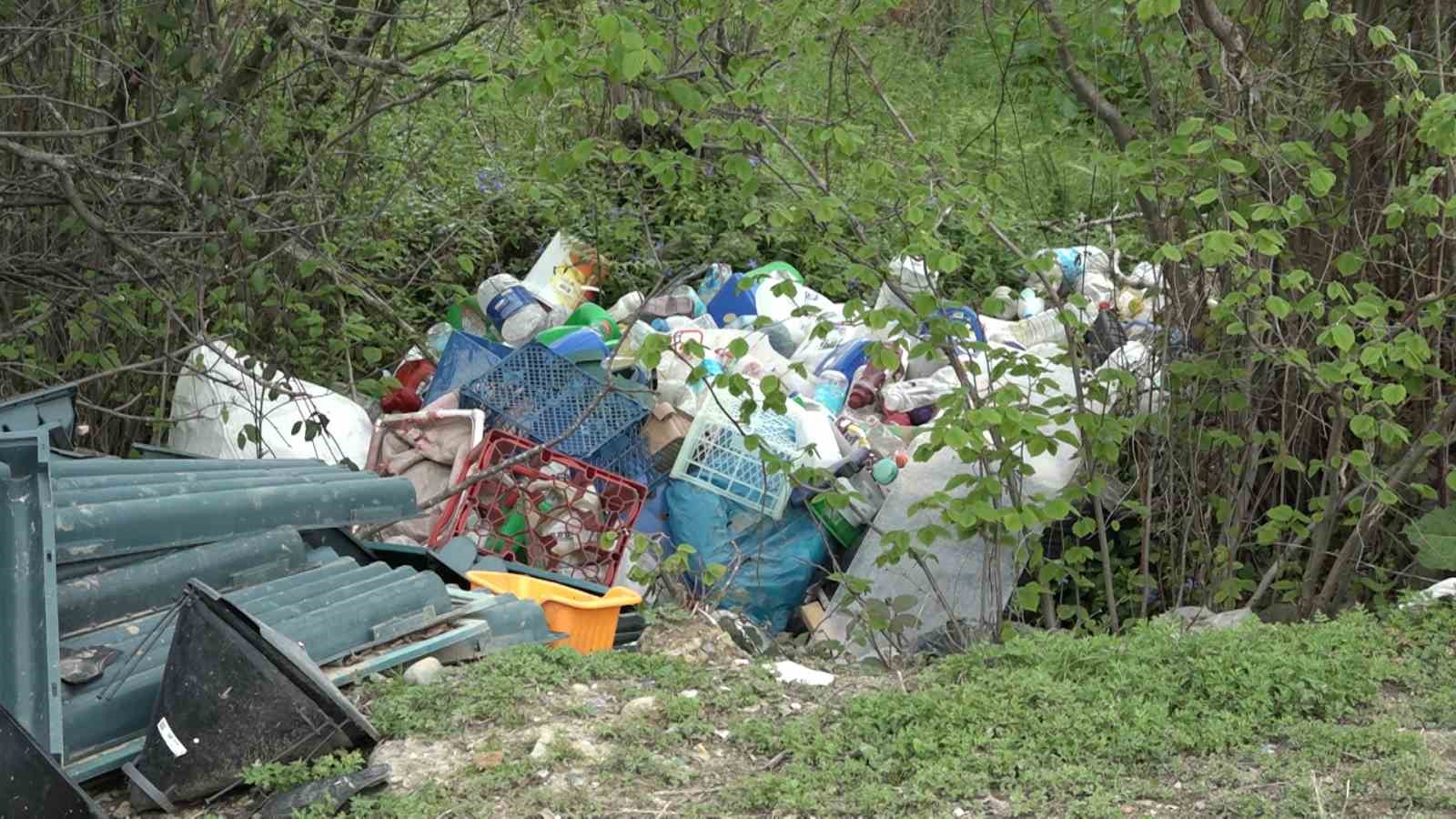 rizede vahsi cop depolama sahasi vatandaslari canindan bezdirdi 4 gt9reaCZ