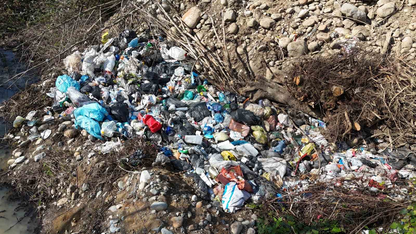 rizede vahsi cop depolama sahasi vatandaslari canindan bezdirdi 8 rvFe4h2D