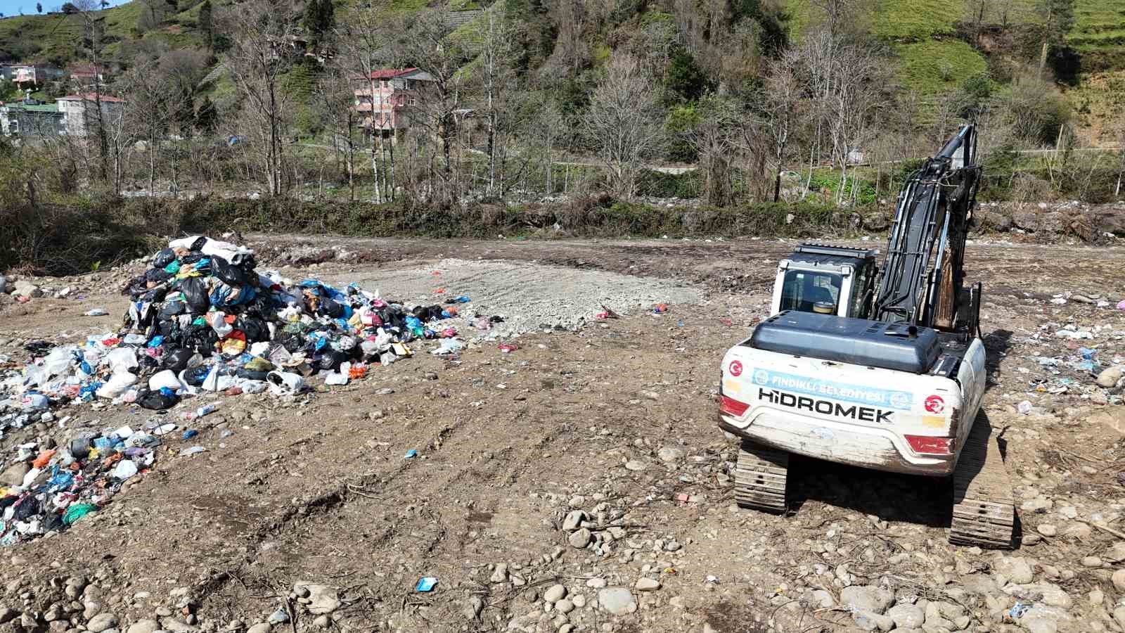 rizede vahsi cop depolama sahasi vatandaslari canindan bezdirdi 9 QatBKwlD