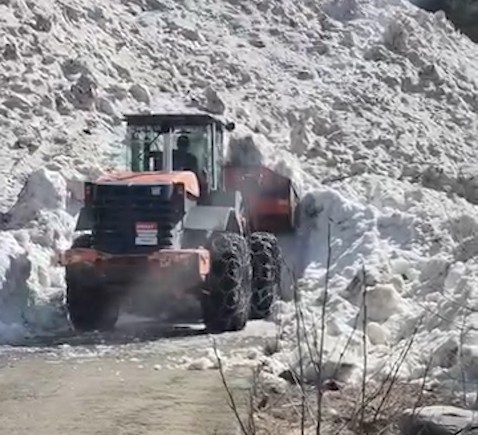 rizede yayla yollarinda 5 metrelik kar temizligi 2 8E9UYbvC