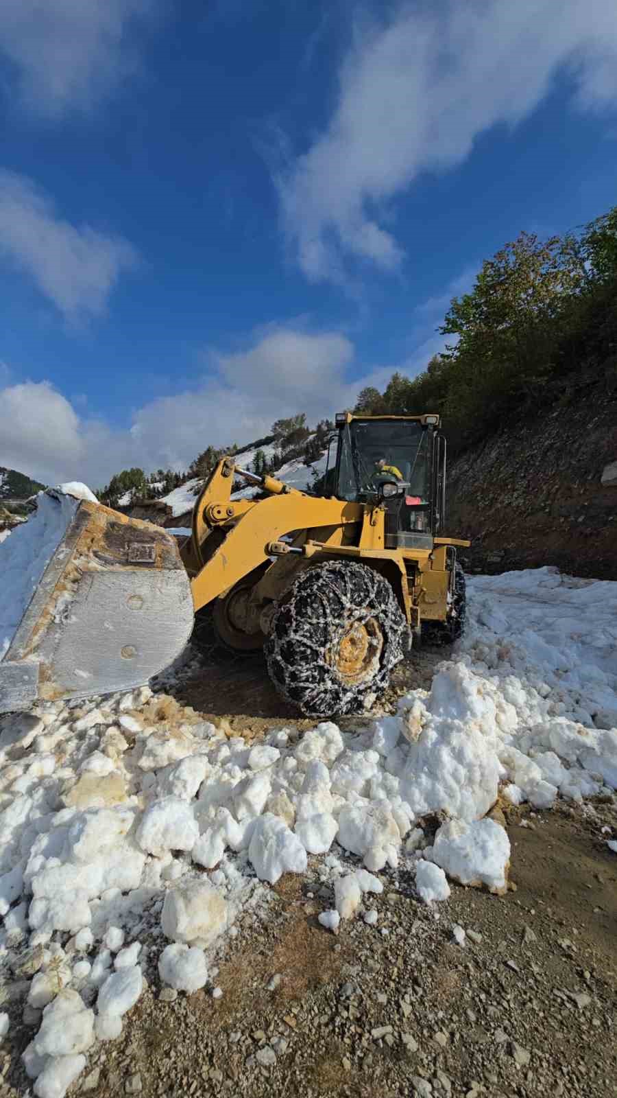 rizede yayla yollarinda haziran ayinda kar temizligi 5 kXEXIHtp