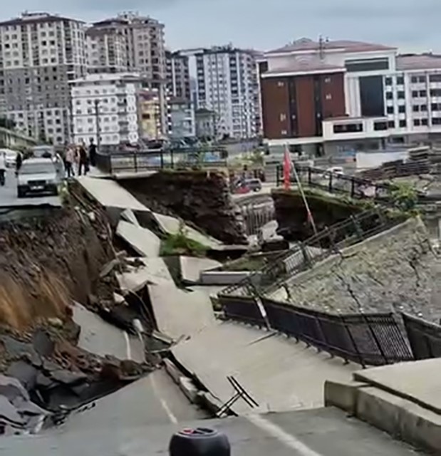 Rize’de yol çöktü, 2 bina tedbir amaçlı tahliye edildi 5 rizede yol coktu 2 bina tedbir amacli tahliye edildi 1 CCgAgzn8