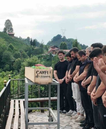 rizedeki-feci-kazada-hayatini-kaybeden-kadin-topraga-verildi-zWJeXeIb.jpg
