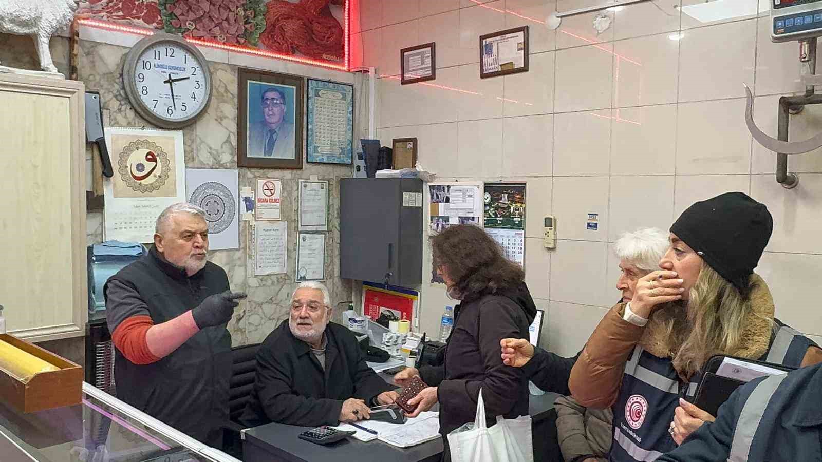 rizeli kasaptan yeni et fiyatlarina tepki beni yeni fiyatlari fazla buldum firsatcilik yapmamak lazim 5n7pVVV2