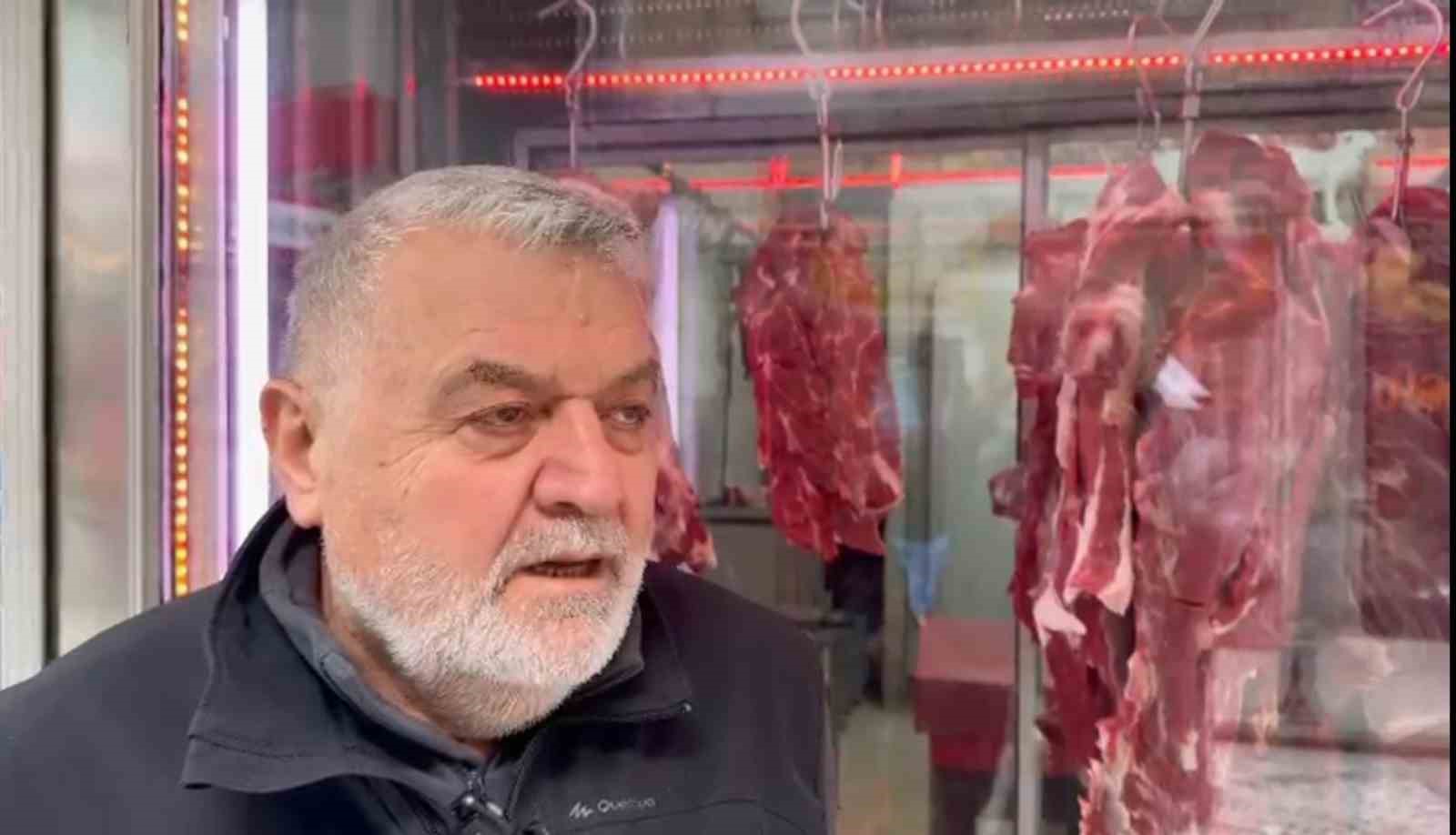 rizeli kasaptan yeni et fiyatlarina tepki beni yeni fiyatlari fazla buldum firsatcilik yapmamak lazim LMrLG2vM